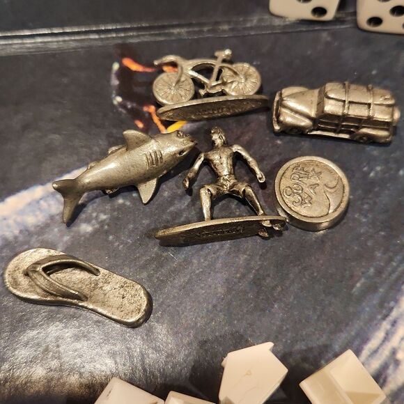 Monopoly Surfing Edition Board Game - Picture 4 of 10